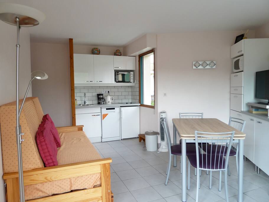 Pièce à vivre avec lit gigogne 2 places de 90 cm