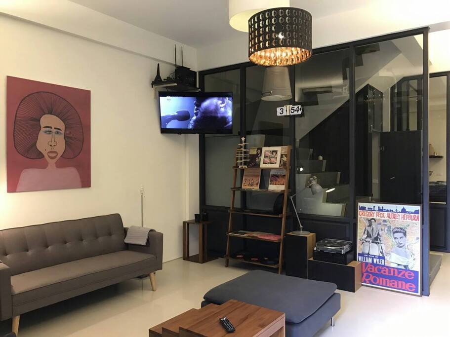 俐落的客廳像家一樣 Feel free as home