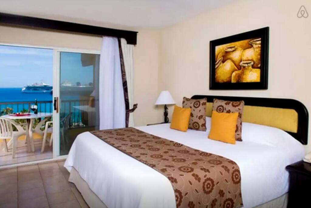 Every time I book, the resort will randomly assign a room to me. I am not allowed to choose the location of the room, meaning the view from room will vary. However, a majority of the rooms do face the ocean.