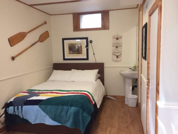 Banff Beaver Cabins - Gopher Basement Suite