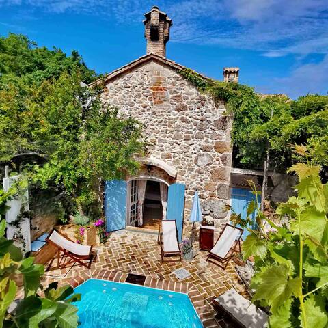 Villa Festina Lente - cosy villa with heated pool