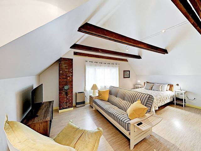 Sunset Studio in the Heart of Bar Harbor