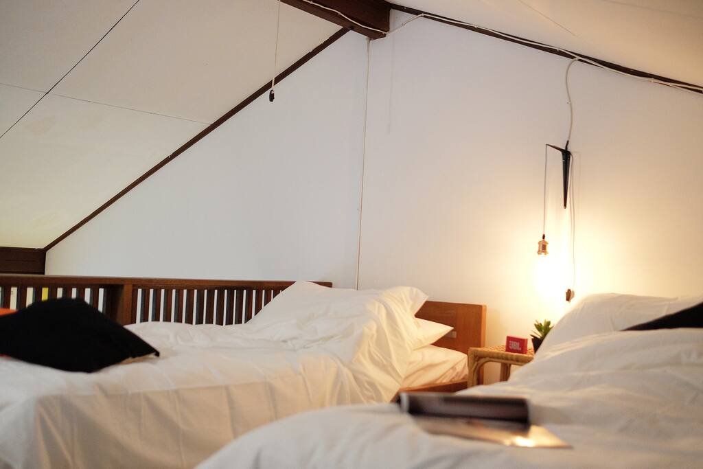 queen bed and single size bed