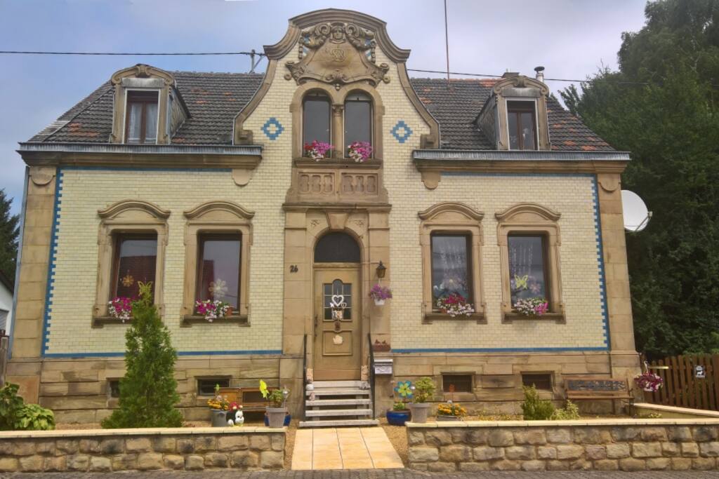 Unser Haus wurde 1911 gebaut und die Front wurde original erhalten
