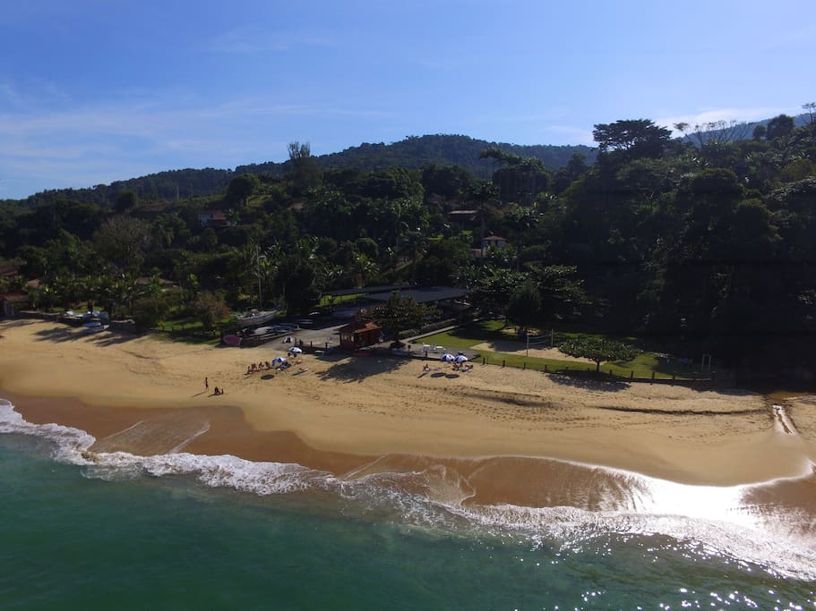 Praia vazia e normalmente bastante calma
