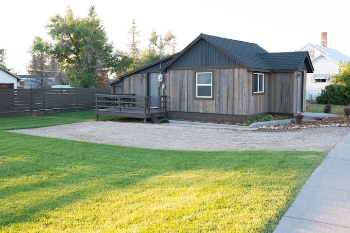 Cabin with Character in Downtown Tetonia