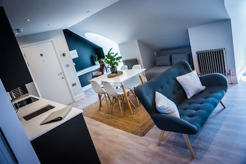 Central Abergavenny Renovated Loft Apartment