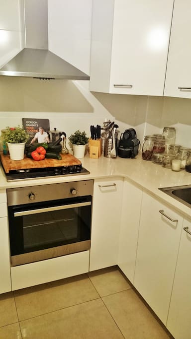 Fully equipped American kitchen with modern utilities and equipment.