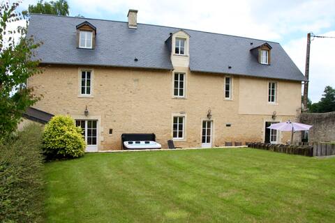 Presbytery of Château d 'Argouges, Jacuzzi, Bayeux