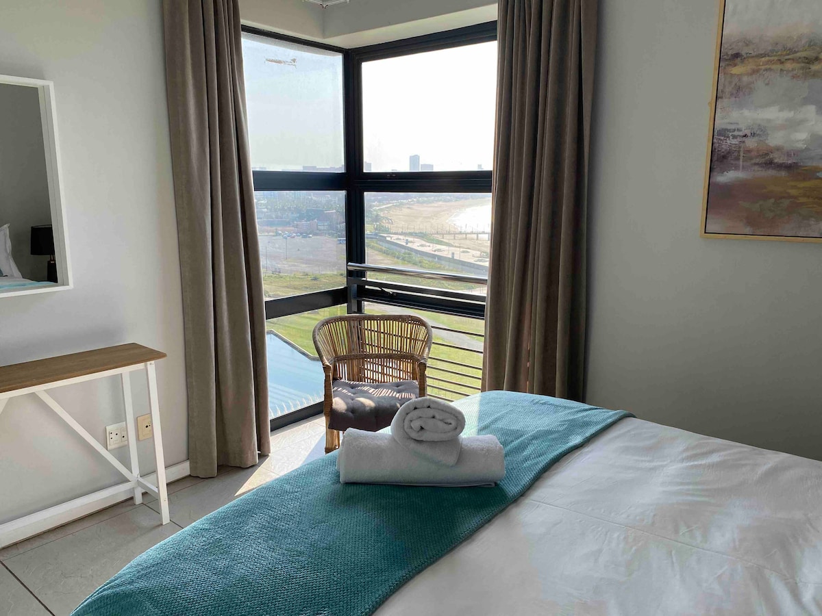  从主卧可欣赏美丽的景色，尤其是在晚上。