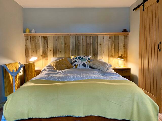 Cosy, pet friendly converted barn in the Preselis