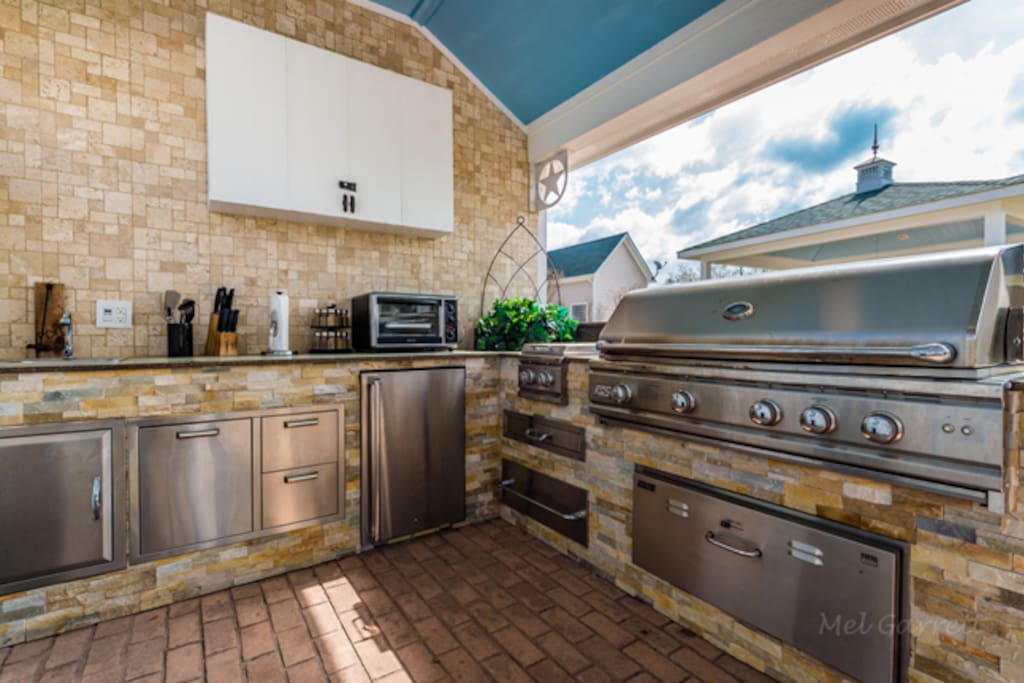 Outdoor Kitchen