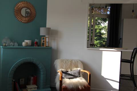 T2 dernier étage toulousaine lumineux et calme