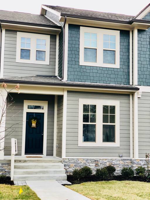 Welcome to our East Nashville Home! We are located about 10 minuts from downtown, about a $8 uber or lyft ride. This home has hardwood floors, a beautiful modern kitchen and is uniquely decorated to a true Nashvillians style.