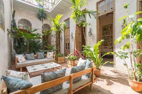 Gardens: Your own boutique Hotel + Rooftop Pool