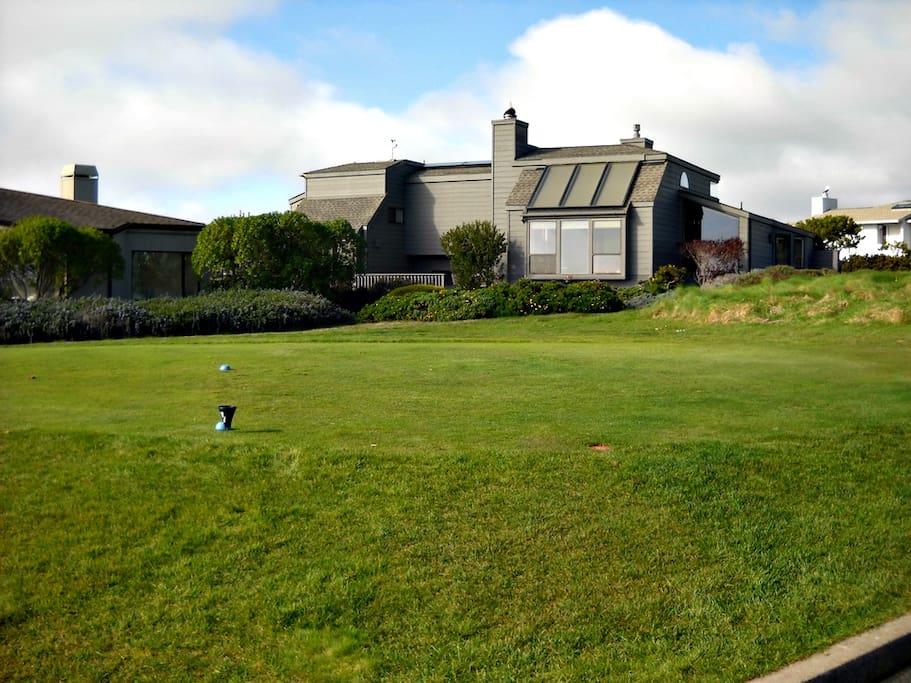 Golf and Sonoma Coast Ocean Views. Enjoy and Relax. HERON HOUSE