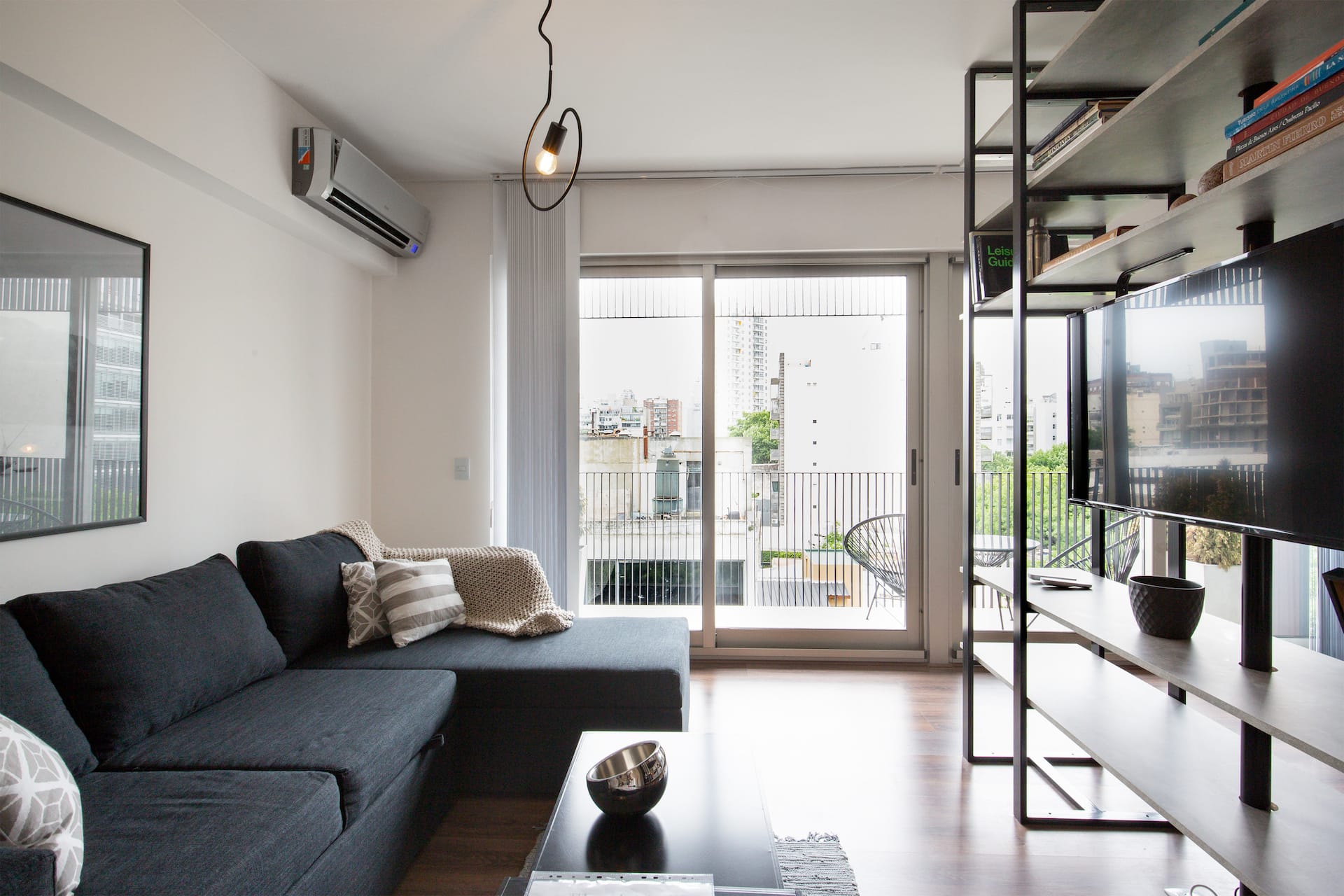 Kitnet novo com varanda em Palermo Hollywood