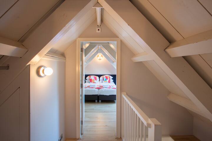 Karel Appel apartment with canal view + terrace gallery image 5