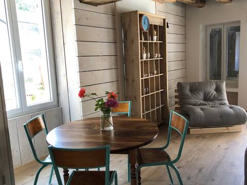 FEEL AT HOME 23 pers p'tit dej offered meal poss