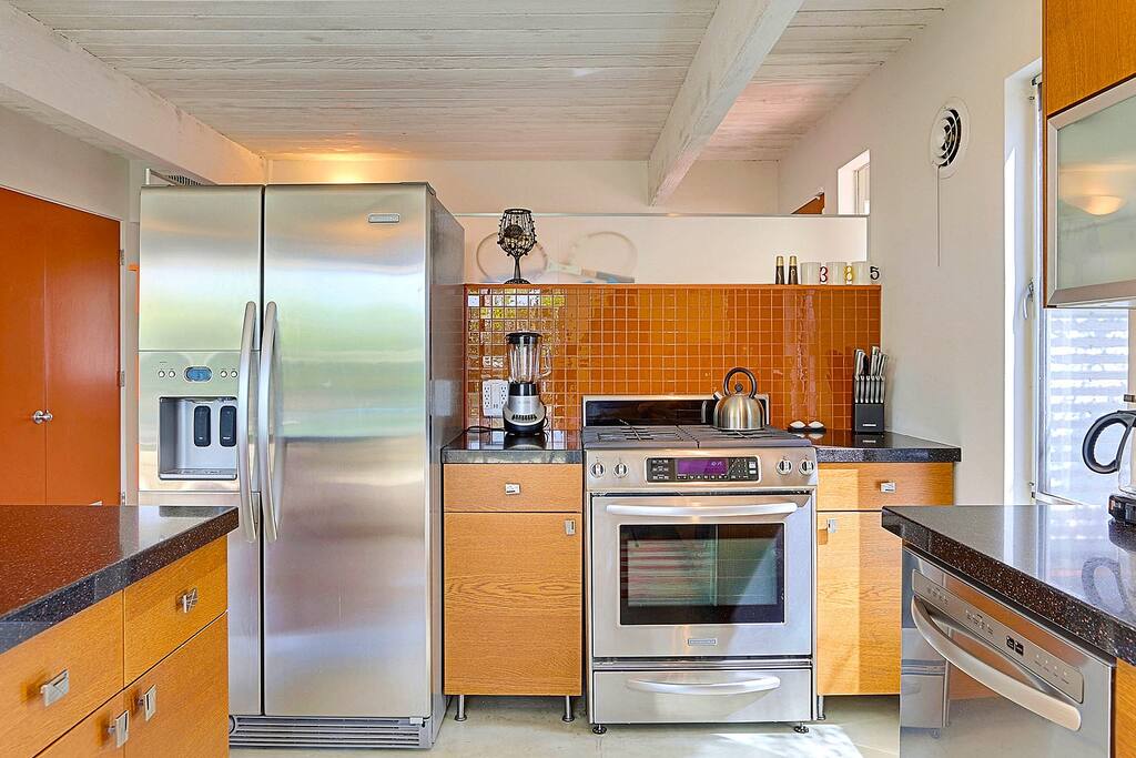Alexander Modern Oasis