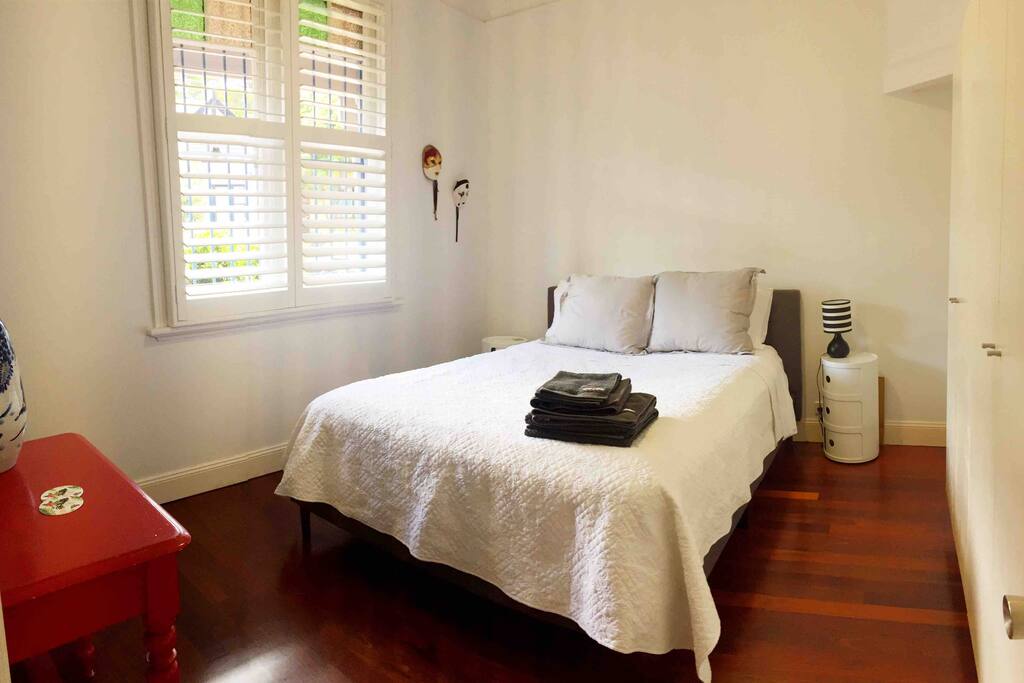 Large high ceiling, with ceiling fan.