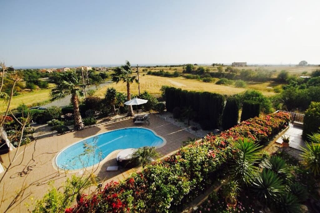 Looking south you will enjoy a sunny pool view with the sea-side at its very depths.