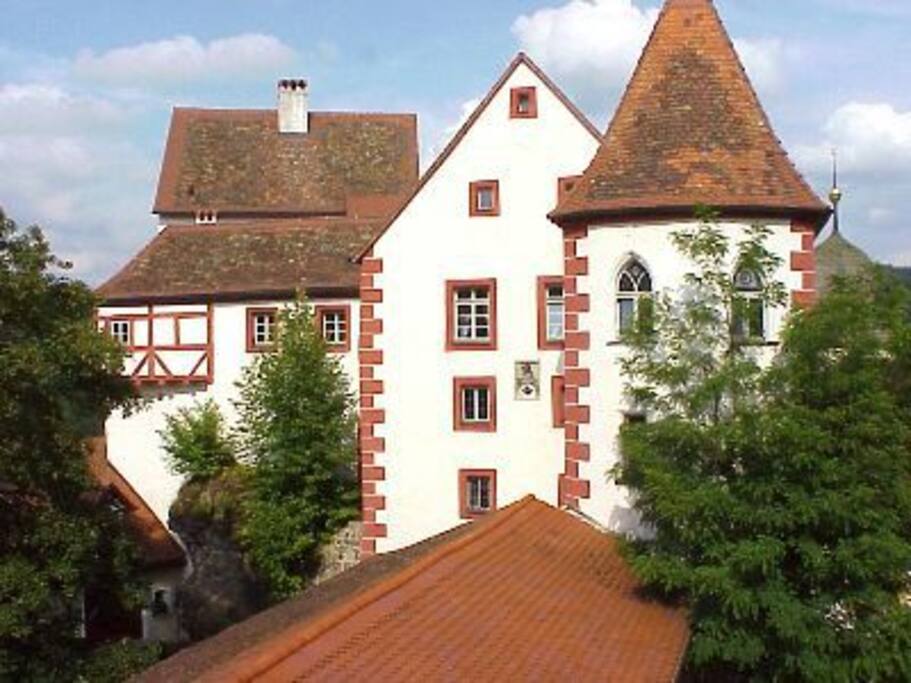 Blick vom Schlafzimmer auf die Burg
