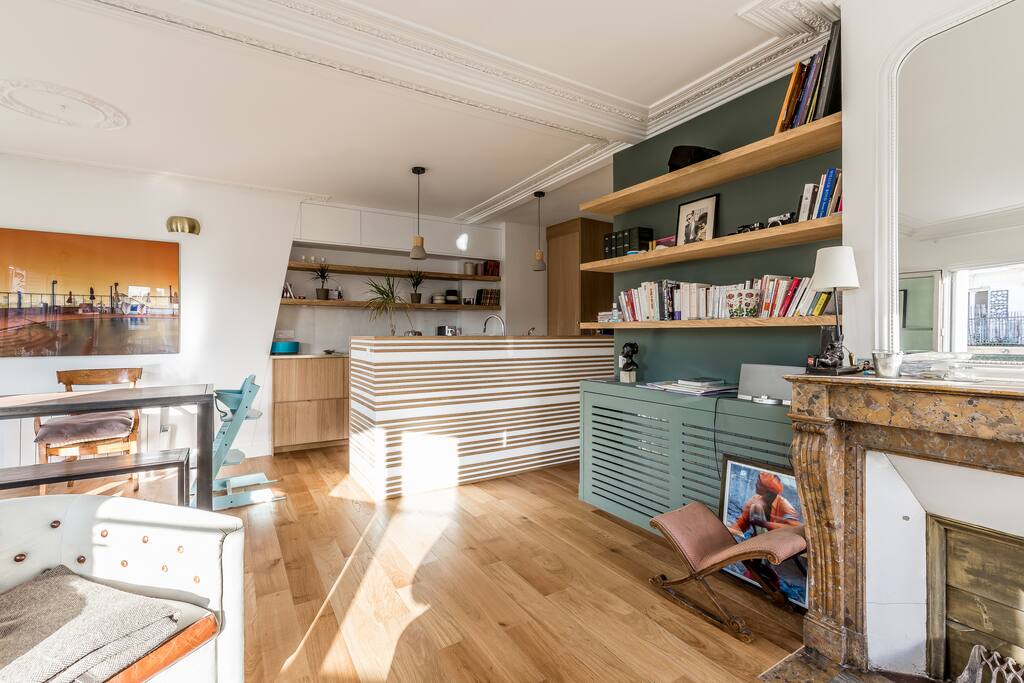 Salon très moderne et lumineux // Modern living room with a luminous