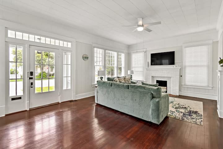 Werent - Central Location With Pool Table! - Galveston, TX