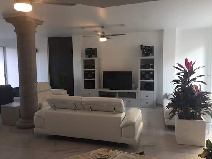 Hermosa Y Moderna Villa A Pie Del Lago P/30pers - Morelos
