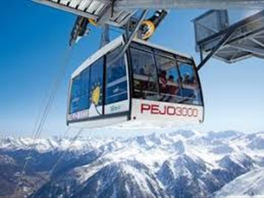 Nuovissima funivia panoramica che raggiunge quota 3000