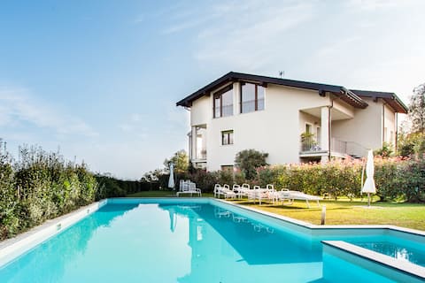 Small apartment on the lake with a view