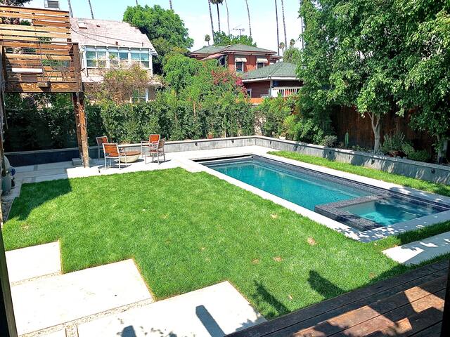 4 Bedroom Classic Hollywood Craftsman w/Pool & Spa gallery image 2