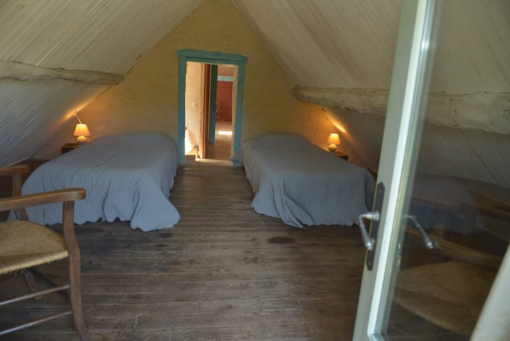 Dyshemeja e dhomës së gjumit