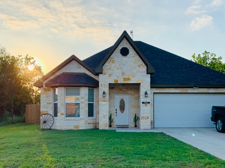 Pecan Plantation Vacation Rentals & Homes Texas, United States Airbnb