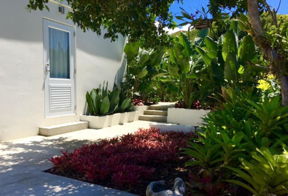 Royal Palm Cottage Private Entrance