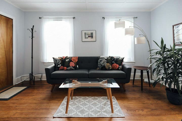 Designer 2BR House Located Downtown