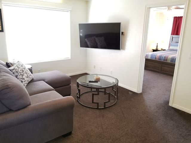 CHARMING 2-bedroom, 2-bathroom Home Away From Home