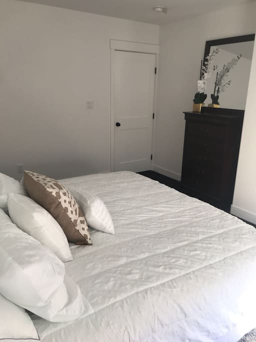 King guest room from a diff angle.