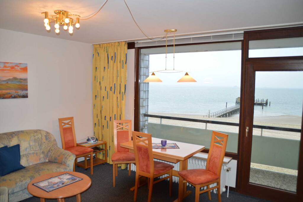 Wohnzimmer mit Meerblick