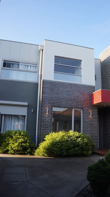 Modern townhouse in quiet location