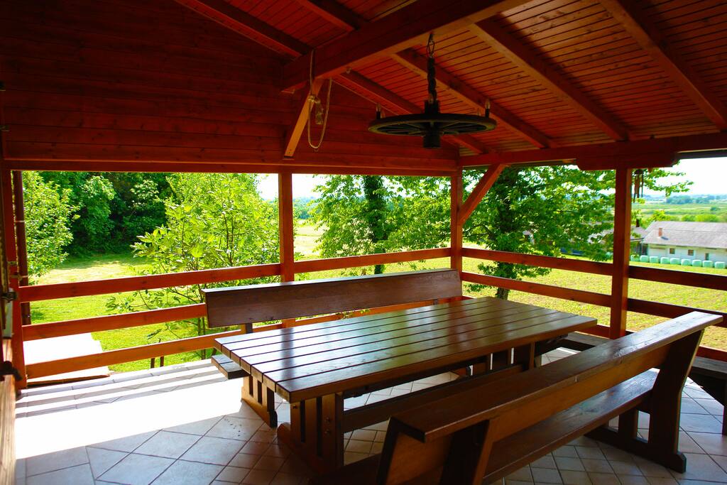 Terrace on the front, ideal for serving meals or pleasant chat and coffy time