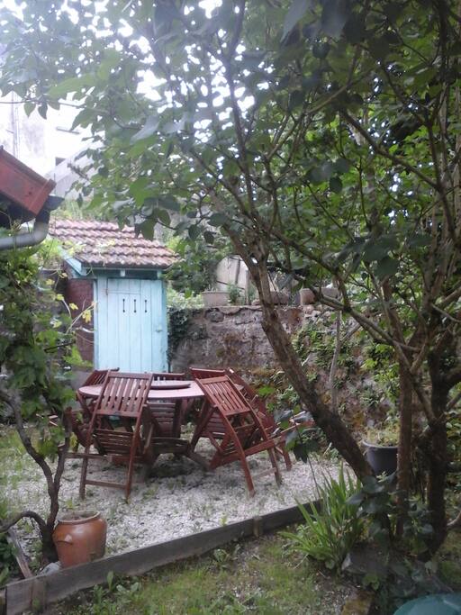 l'une des terrasses sous la vieille vigne