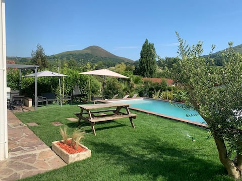 Basque house with pool between sea and mountain 3*