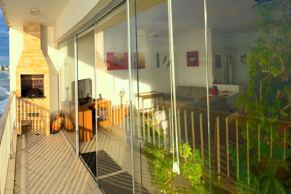 Terraço, churrasqueira e sala