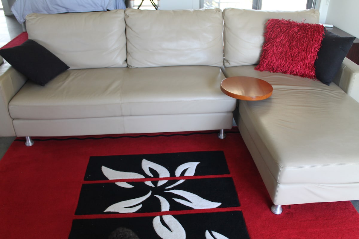 Top performing Airbnb: Beautiful modern luxury beachfront unit in Kingscliff