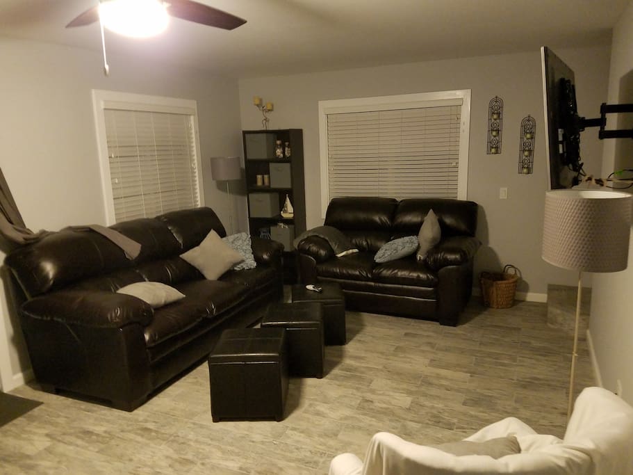 living room w/flat screen TV - cable and wifi throughout