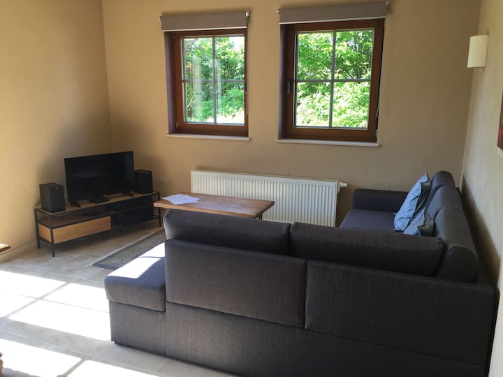 פינת ישיבה עם ספה נפתחת