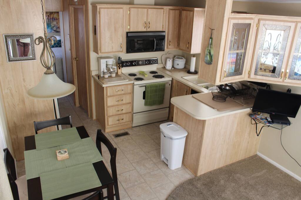 Fully loaded kitchen - just bring food