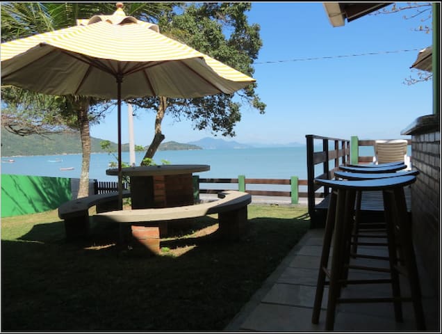 Entire home with 4 bedrooms in Bombinhas - Linda Casa de Frente a praia de Canto Grande